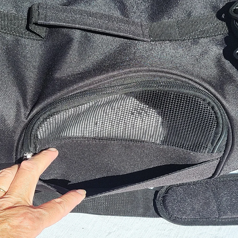4 side tear-resistant breathable mesh cat or small dog carrier, black, padded